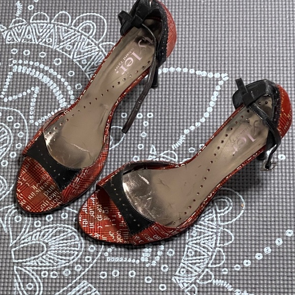 Richard Tyler - Picture 2 of 3